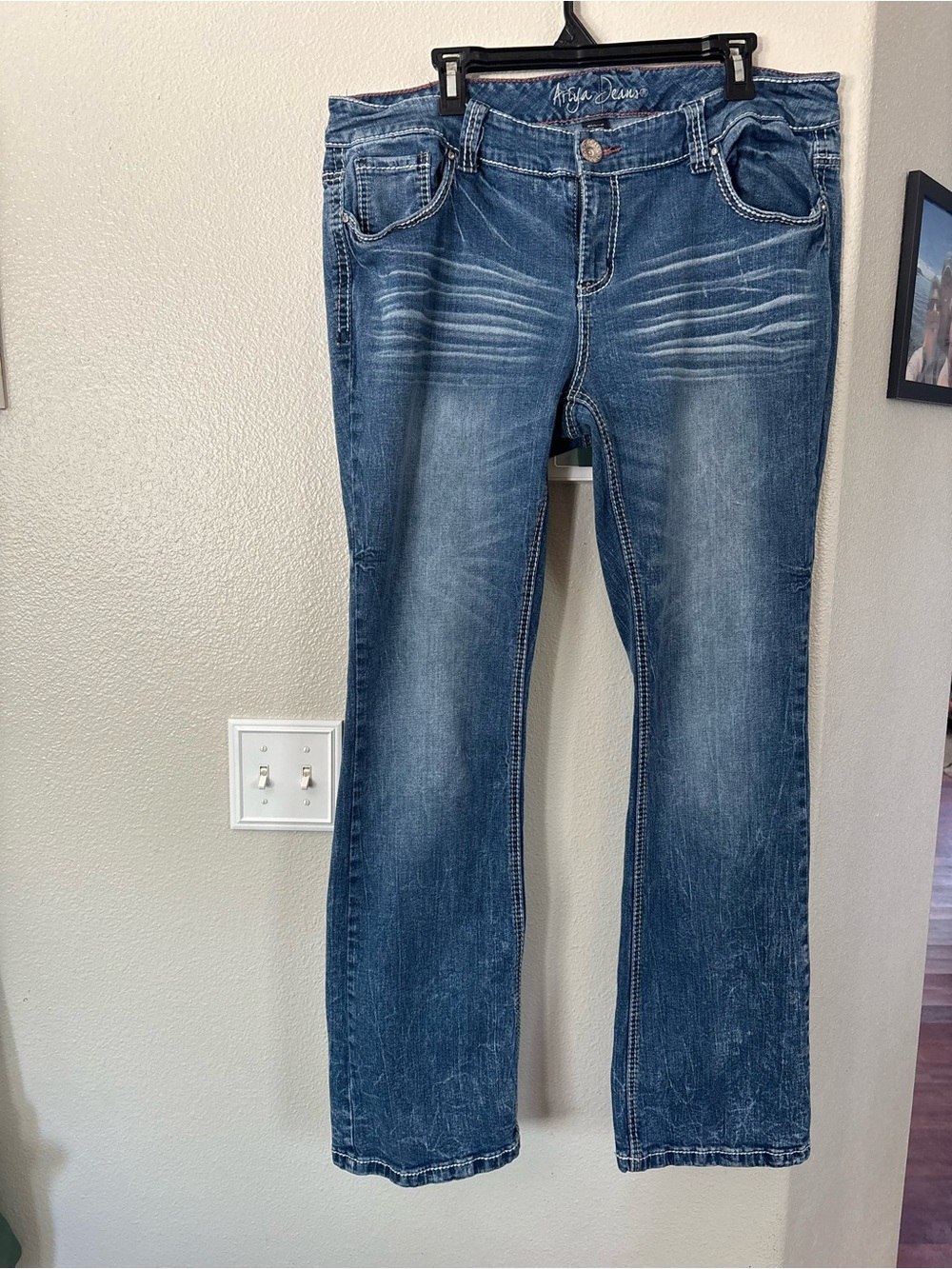 Ariya Women's Boot Cut Jeans in Washed Blue